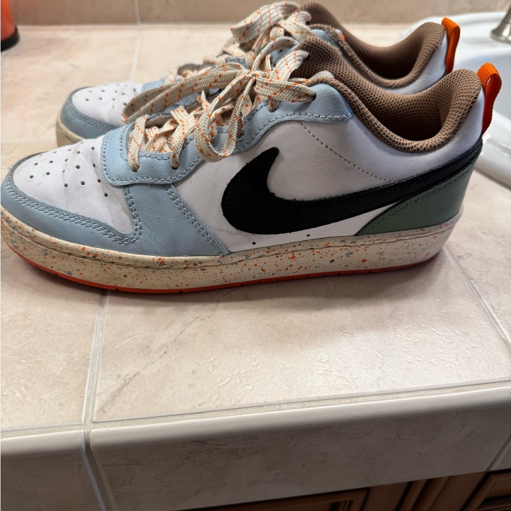 Nikes youth 6, excellent condition